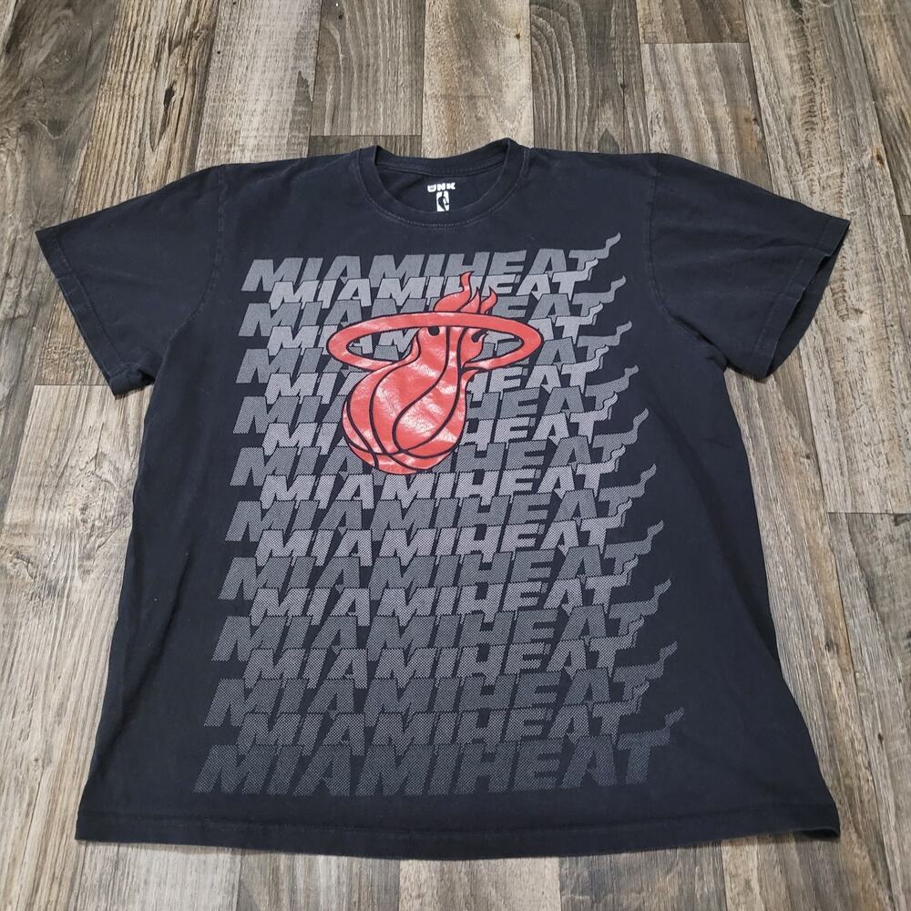 NBA UNK‎ Miami Heat Mens T Shirt XL Basketball 100% Cotton Team Logo
